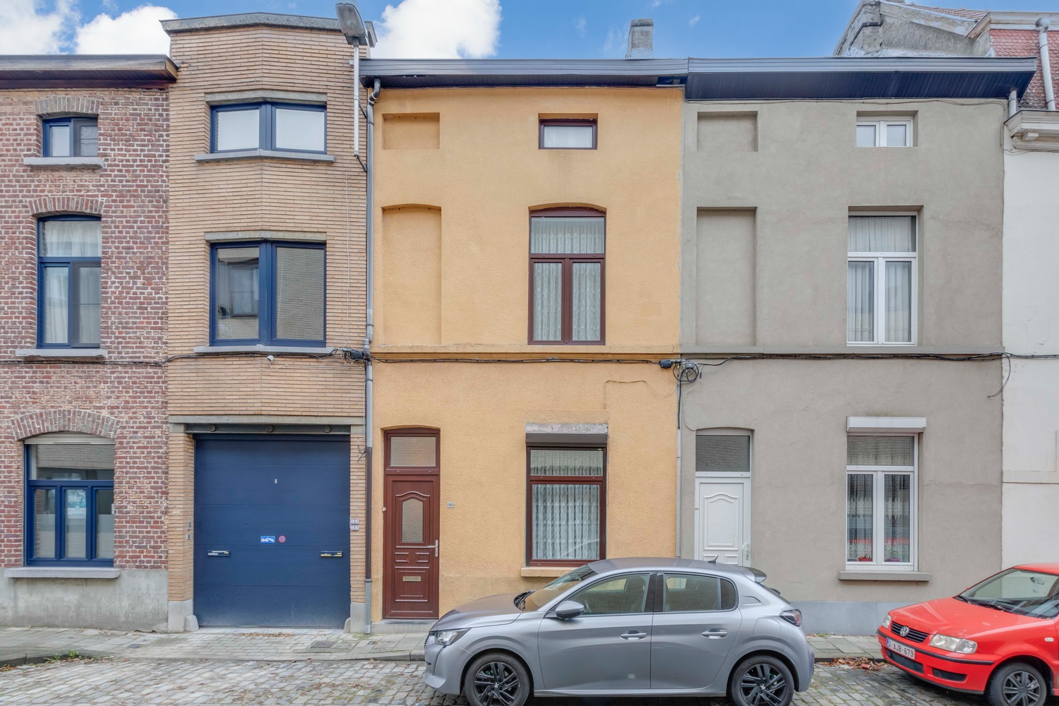 Instapklare rijwoning in zeer rustige straat 