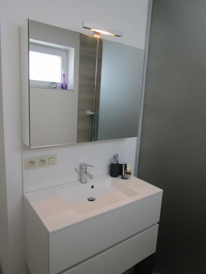 LUXUEUS 3-SLPK-APPARTEMENT  (zonder vaste kosten!). 