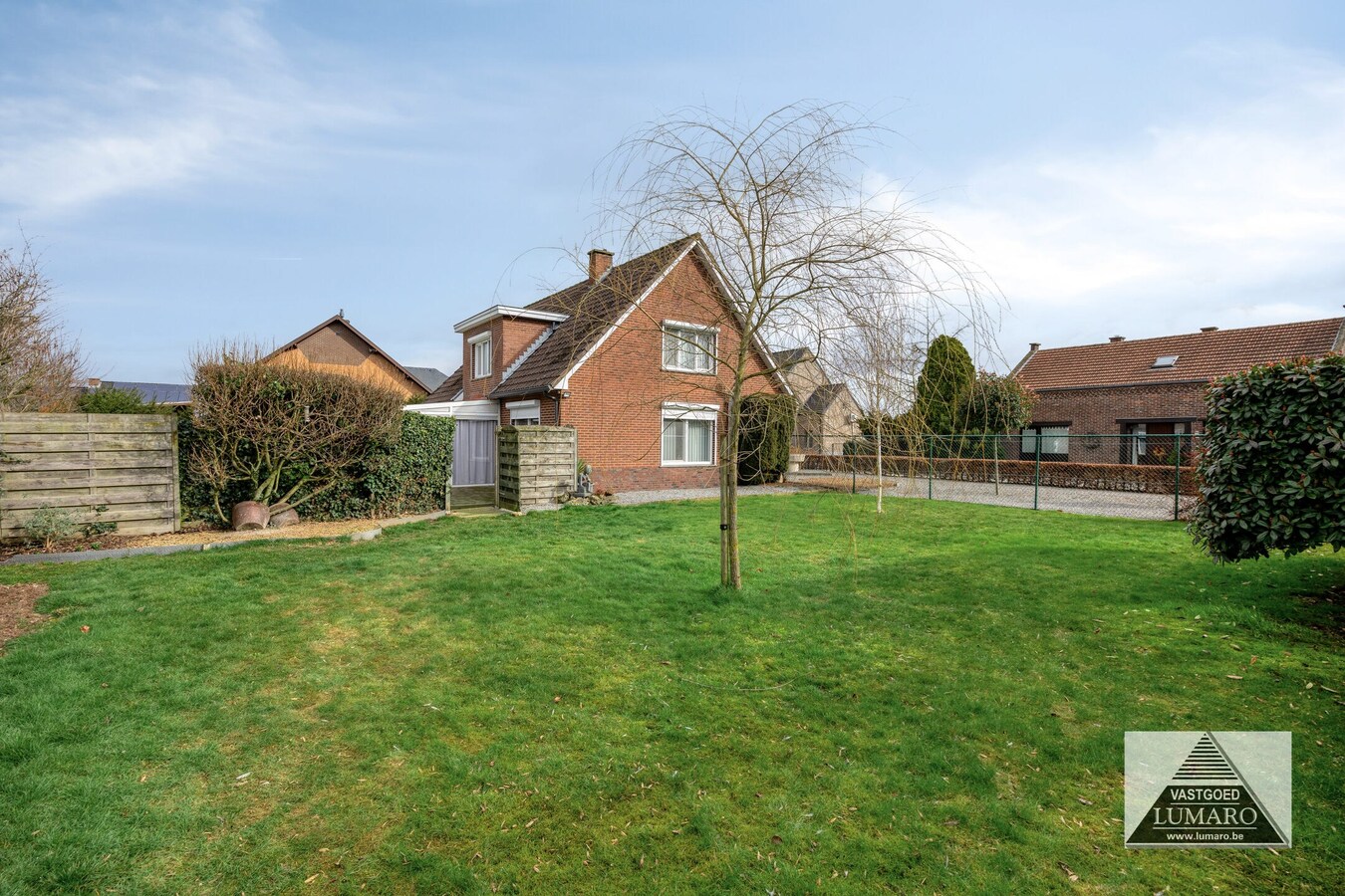 Landelijk gelegen goed onderhouden vrijstaande woning 