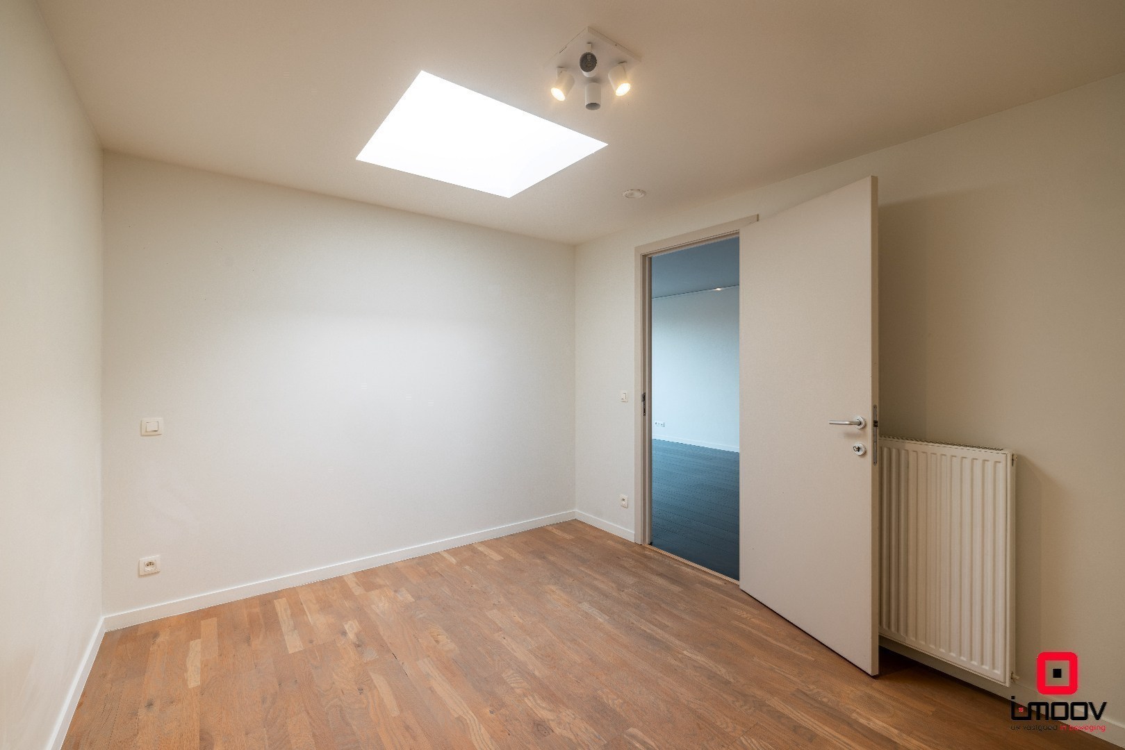 Lichtrijk en modern tweeslaapkamer appartement met groot terras in Oostakker 