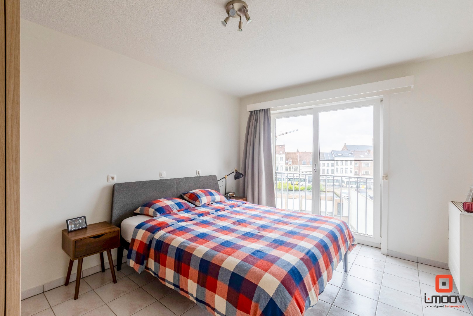 Lichtrijk tweeslaapkamer appartement met uniek waterzicht op Coupure Rechts 