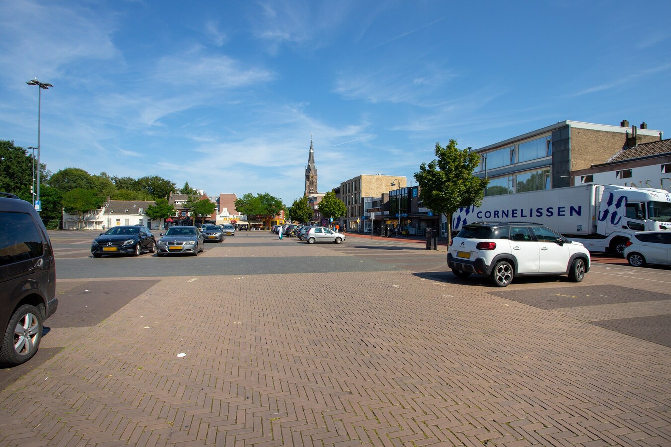 Afgesloten parkeerplaats aan de Woenselse Markt. 