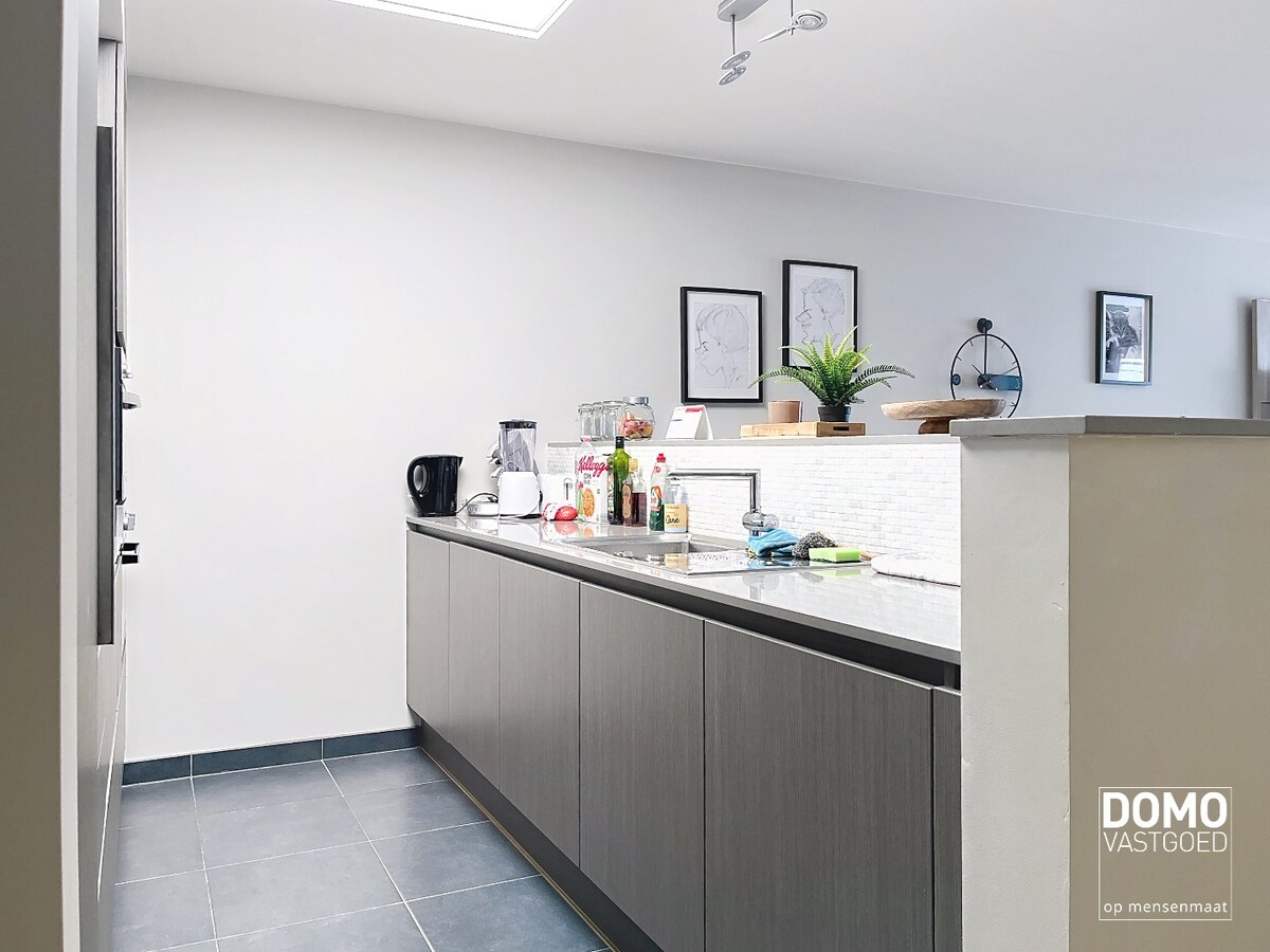 INSTAPKLAAR APPARTEMENT MET AUTOSTANDPLAATS TE CENTRUM KERMT - EPC label B 