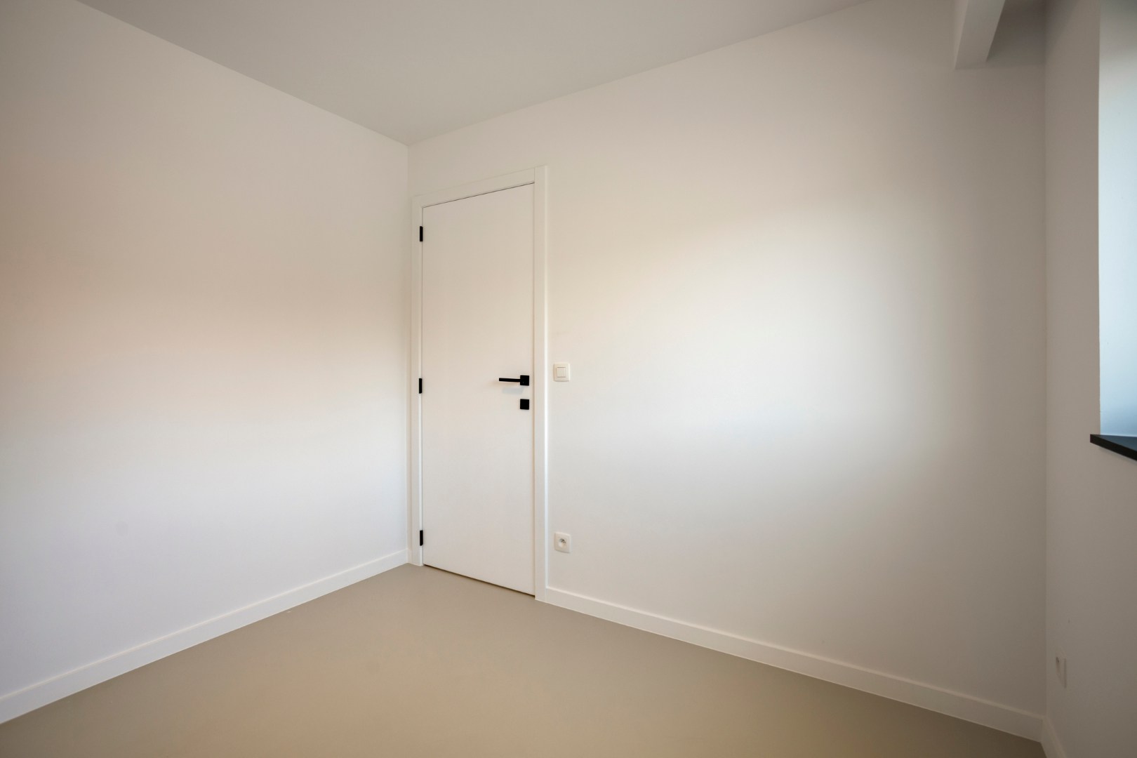 Gerenoveerd ruim en lichtrijk appartement met 2 slaapkamers en ruim terras - EPC label B 