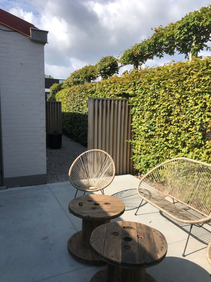 Alleenstaande woning met 5 slaapkamers en diepe tuin te Zarren 