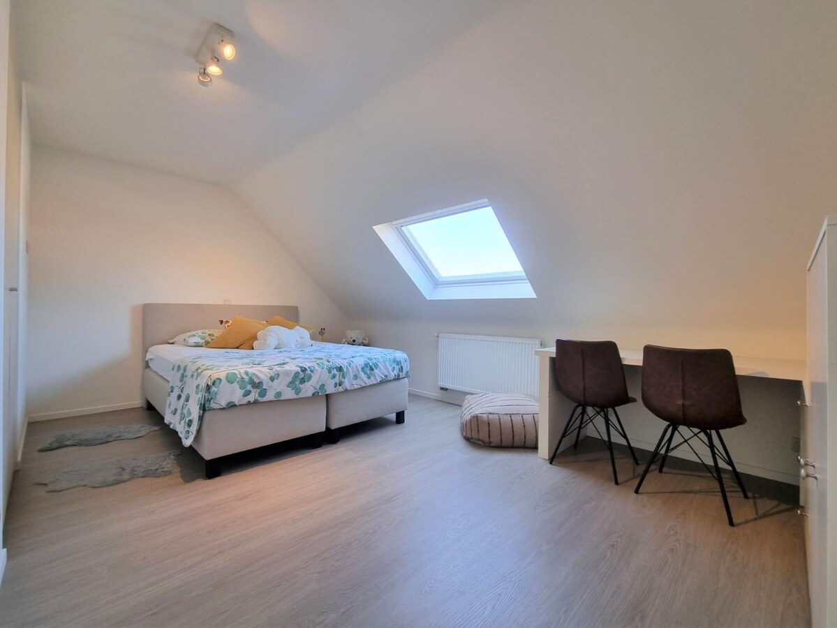 Volumineuze, lichtrijke, zeer mooie gezinswoning met tuin - Heist 