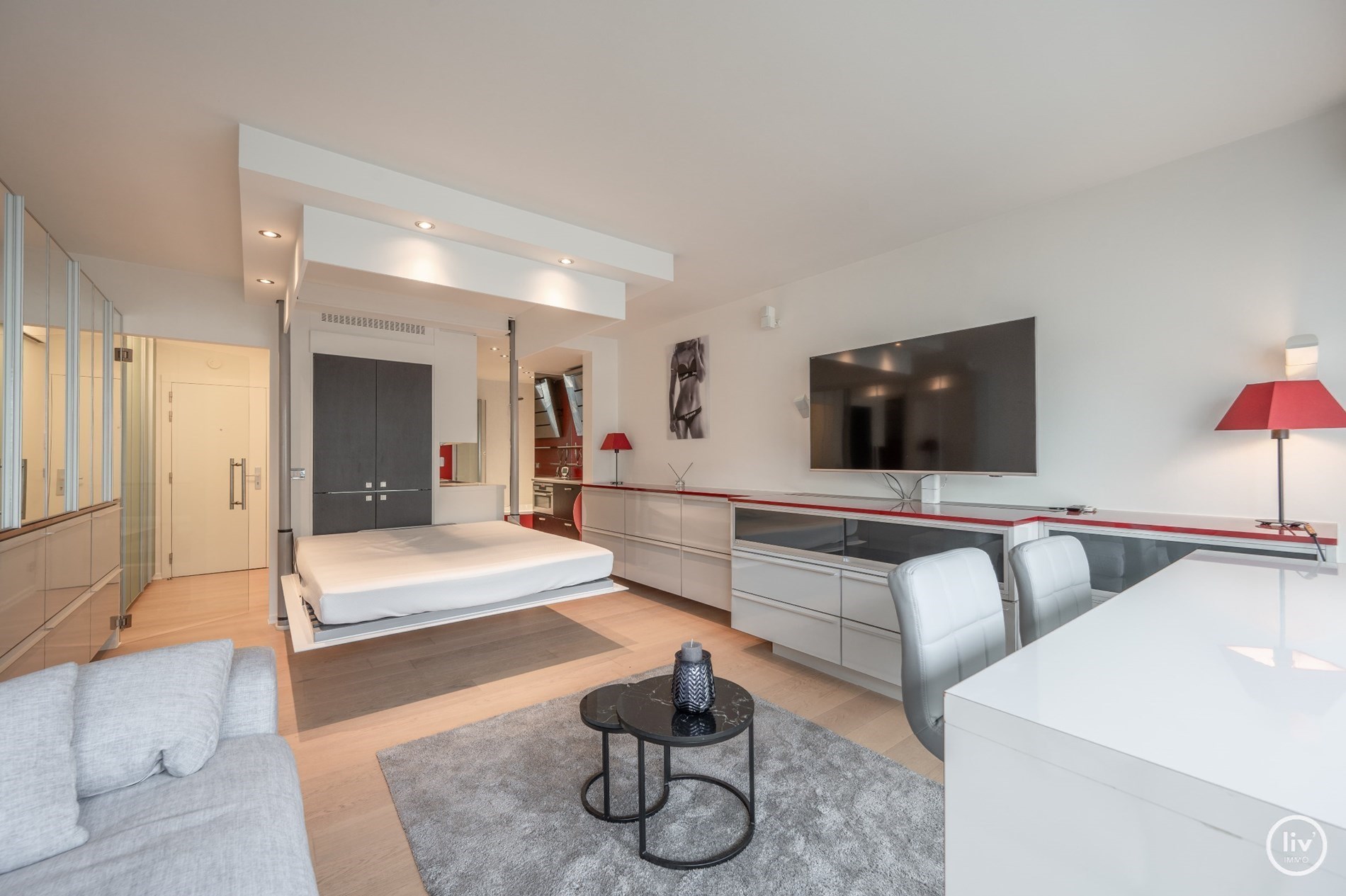 Beau studio bien aménagé, situé dans l'avenue Lippens à quelques pas de la digue avec terrasse. 