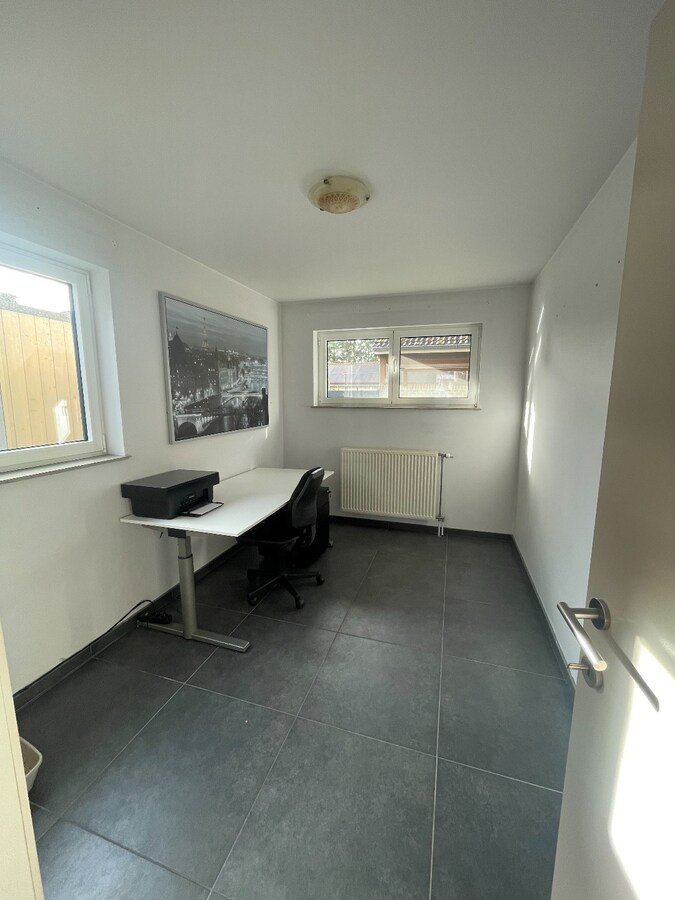 Verzorgde bel-etagewoning met 3 slpk, terras, patio  en garage nabij het centrum van As. 