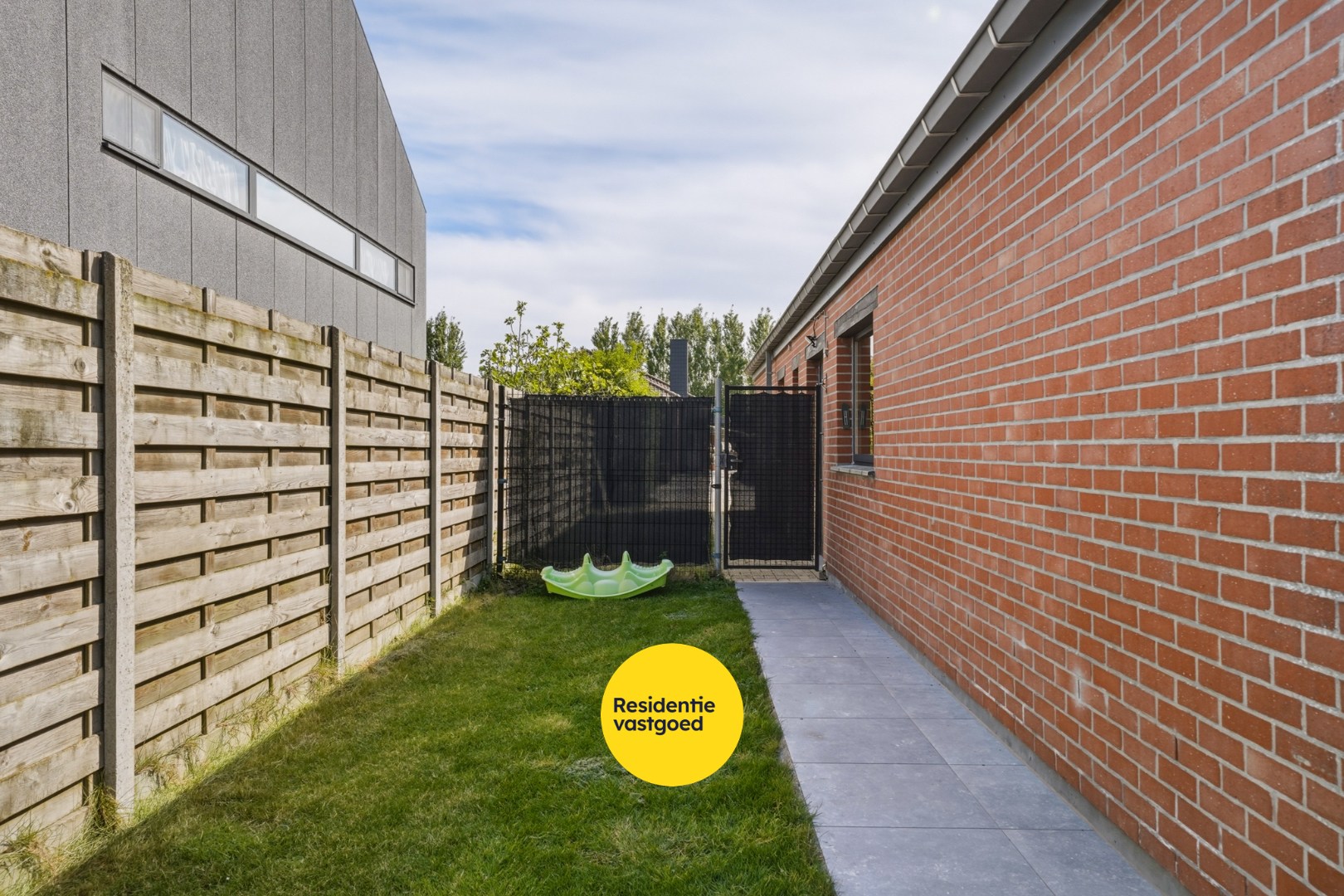 Instapklare ruime bungalow met zongerichte tuin in hartje Oudenburg! 