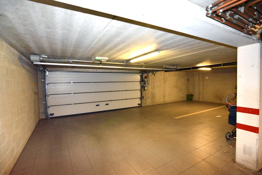 Appartement (104 m²) met 2 slpks, garage en kelderberging. 