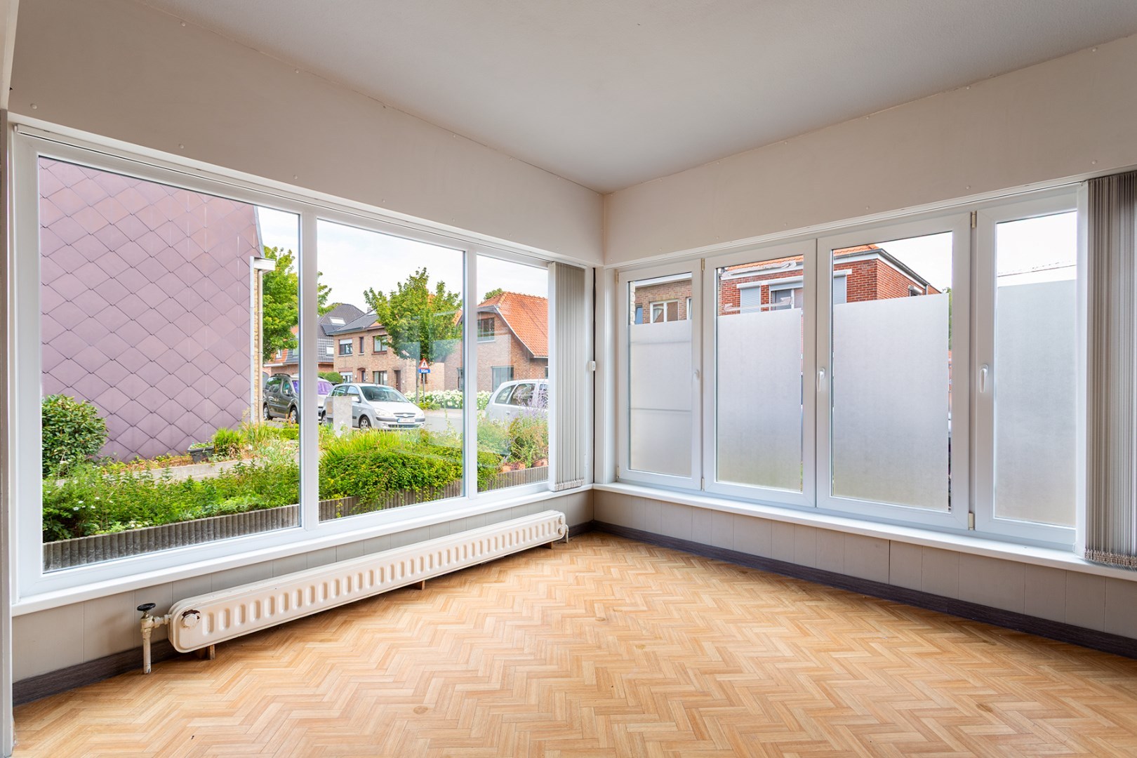 Halfopen gezinswoning met grote tuin en garage 