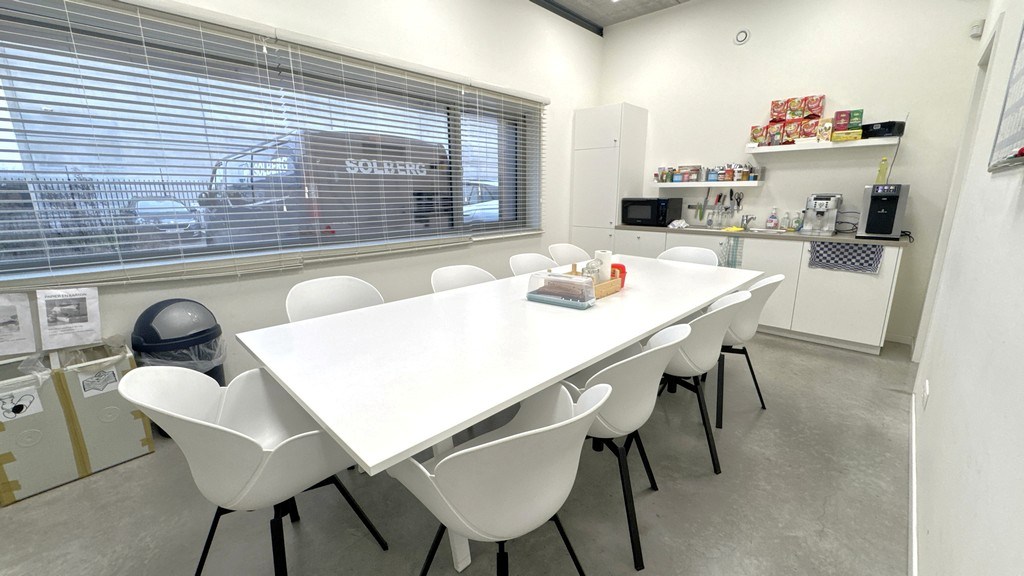 Logistiek bedrijfspand te koop aan A12 in Willebroek