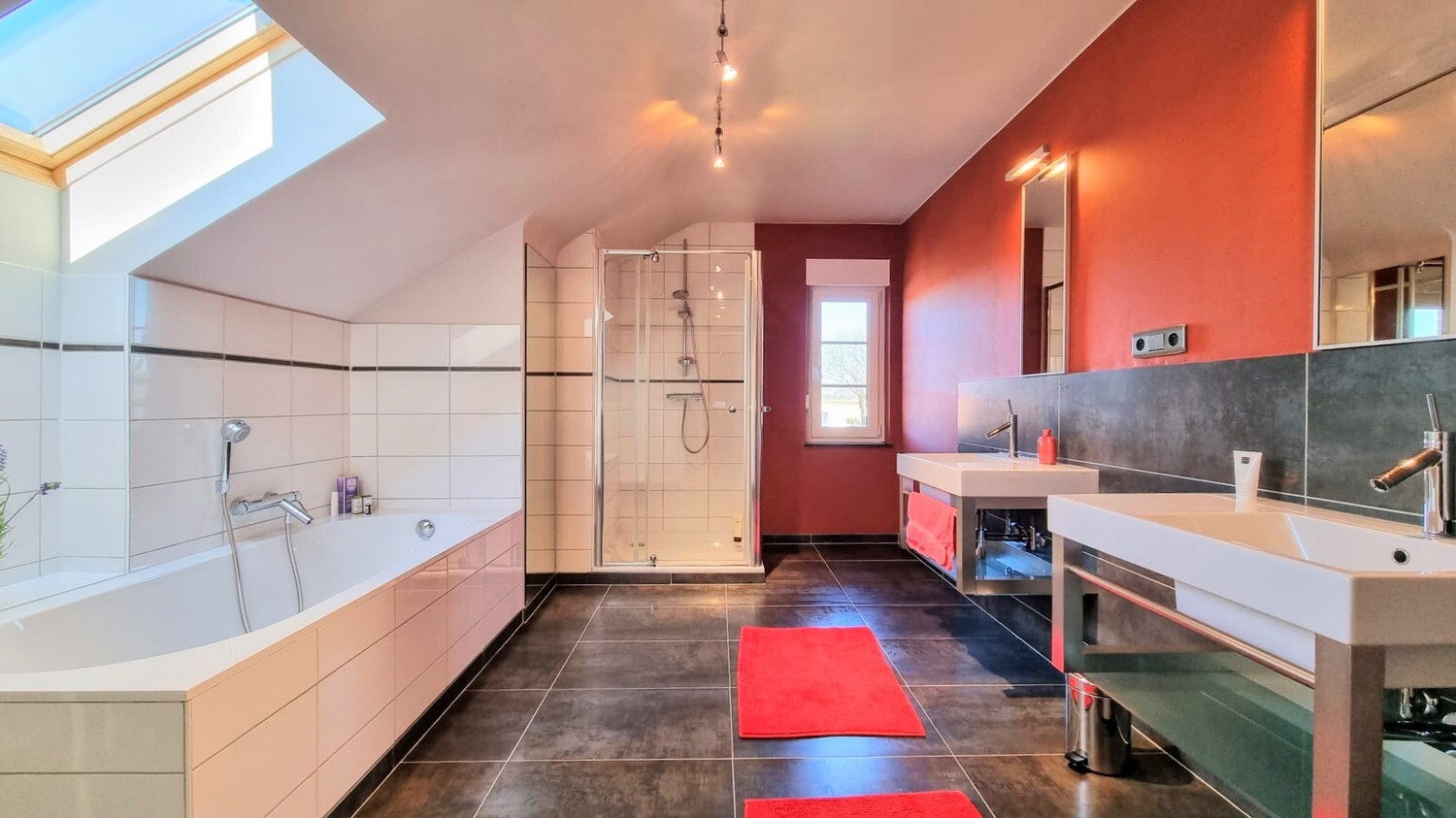 Royale woonst met panoramisch zicht én paardenweide 