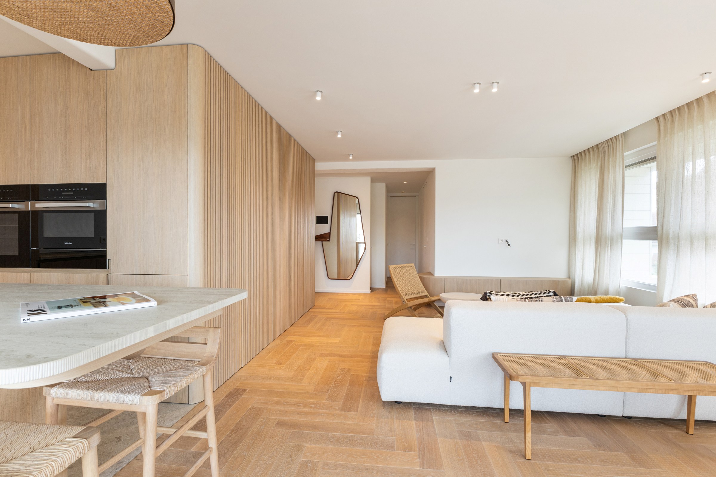 Appartement de 3 chambres entièrement rénové, idéalement situé près de la digue et du casino à Knokke. 