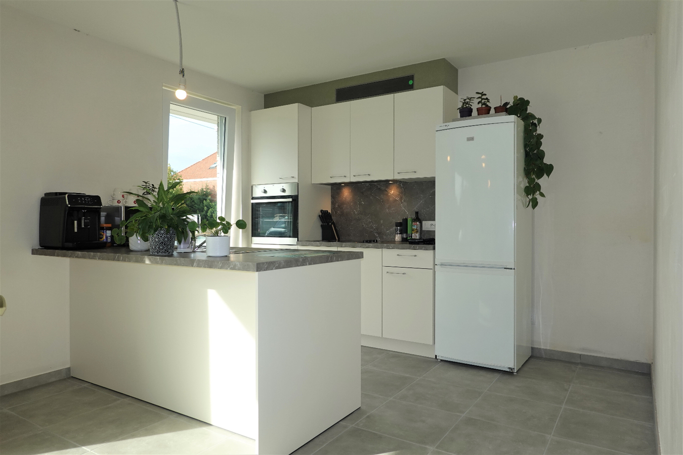 Recent nieuwbouwappartement met tuin te Zedelgem 