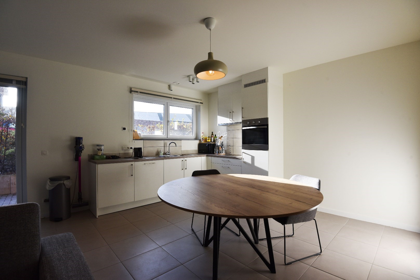 Gelijkvloers appartement met 2 slaapkamers en zonnige tuin te Maldegem centrum. 