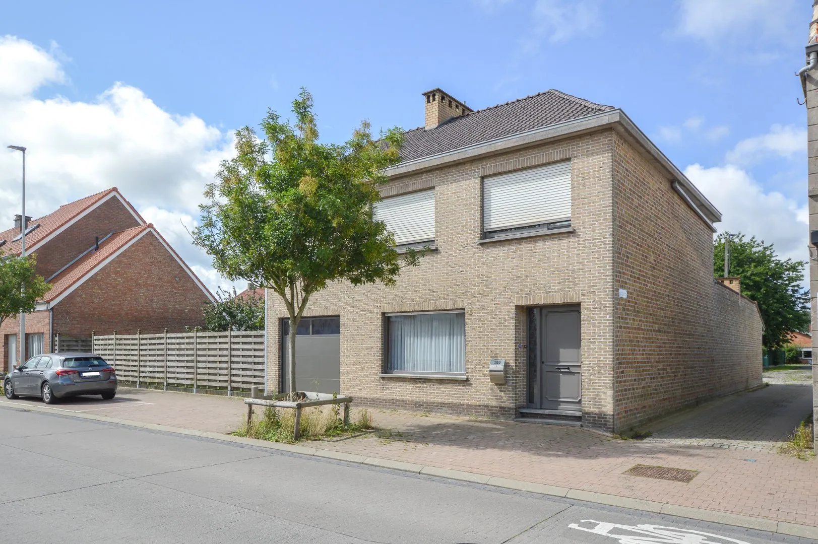 Ruime woning met prachtige tuin te huur in Zandvoorde