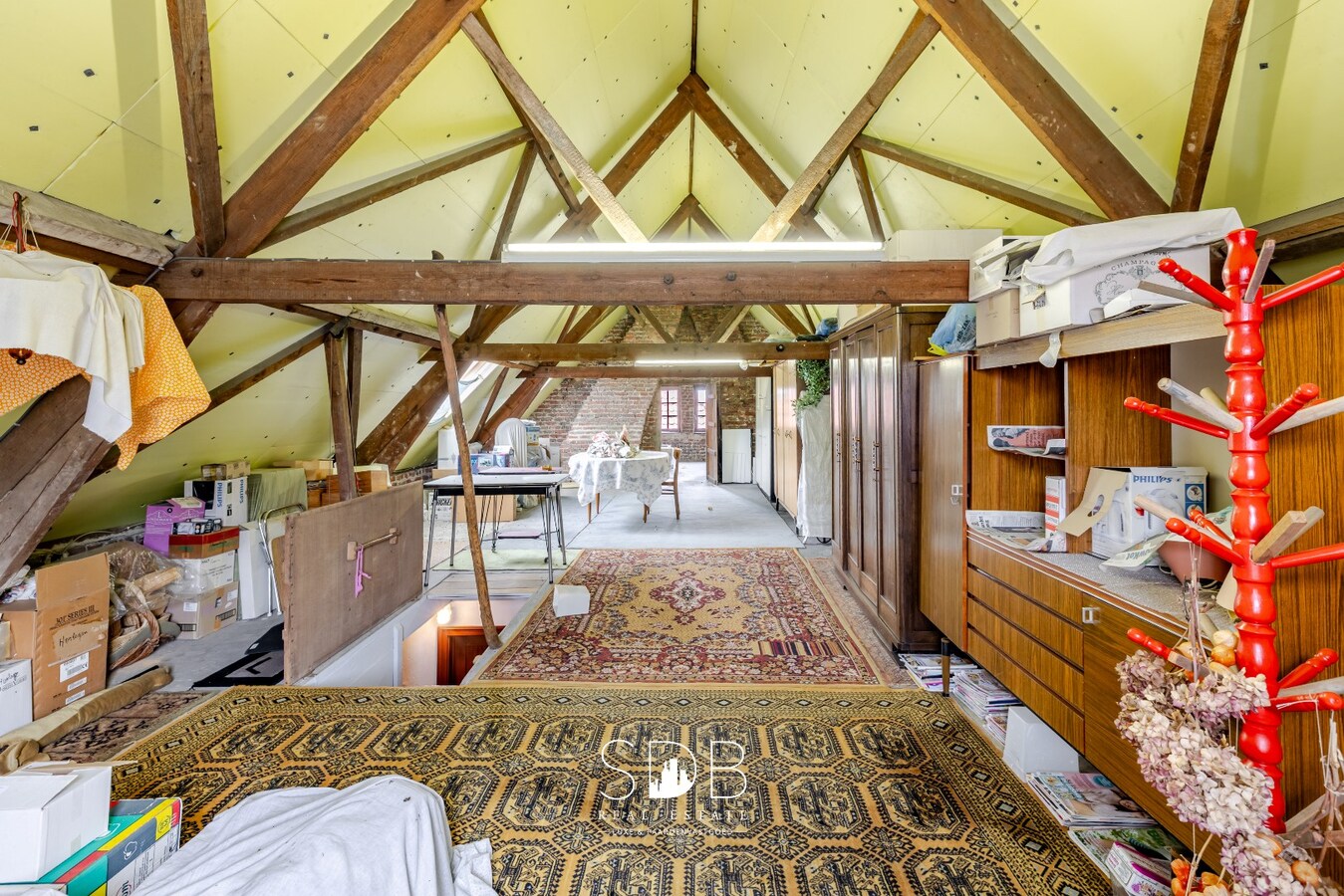 Authentieke hoeve met bijgebouwen en graslanden op 6.664m² met mogelijkheid tot bijkomend grasland op 3.070m² 