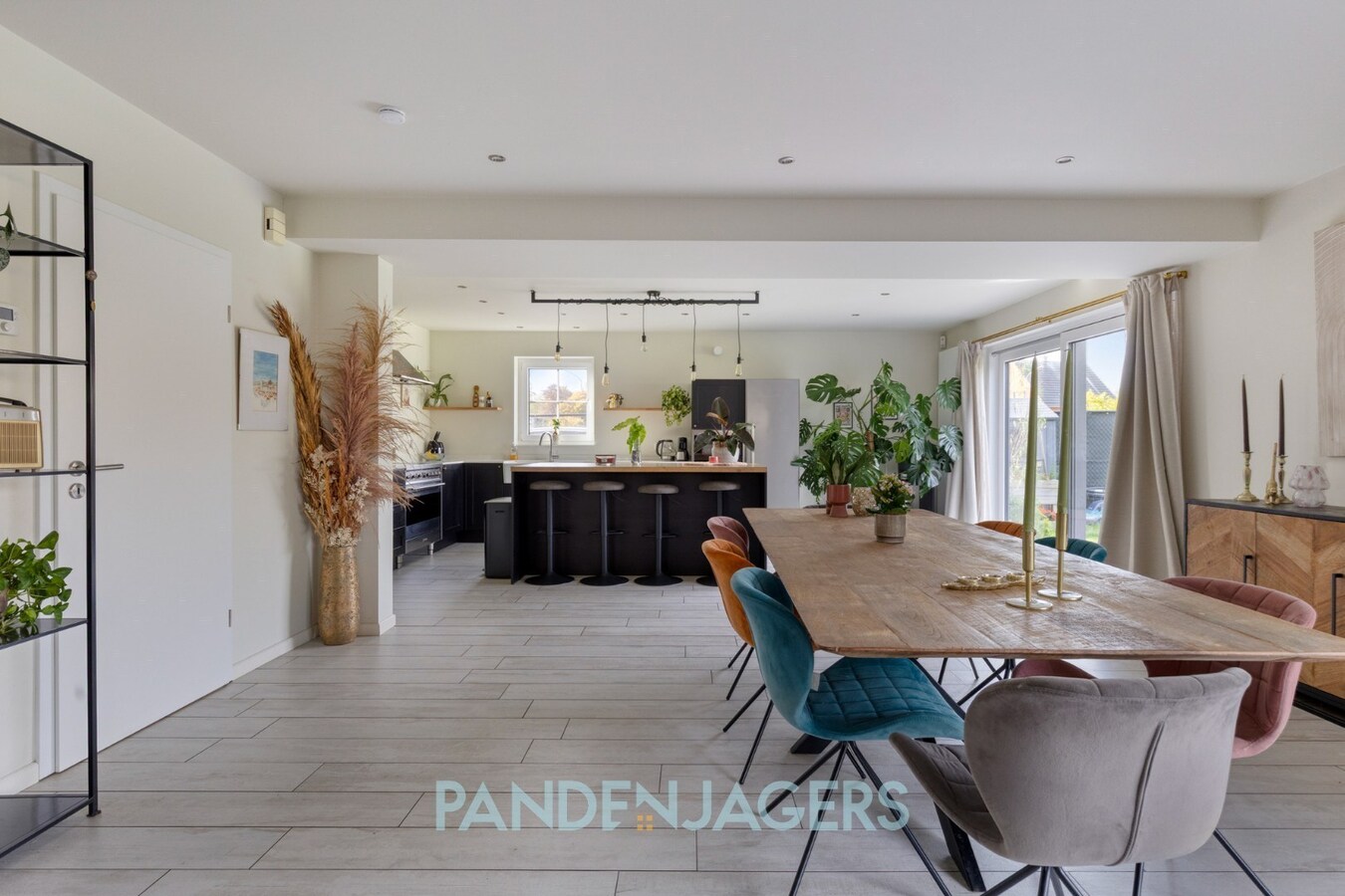 Recente energiezuinige woning met 6 slaapkamers, laadpaal en ruim perceel 