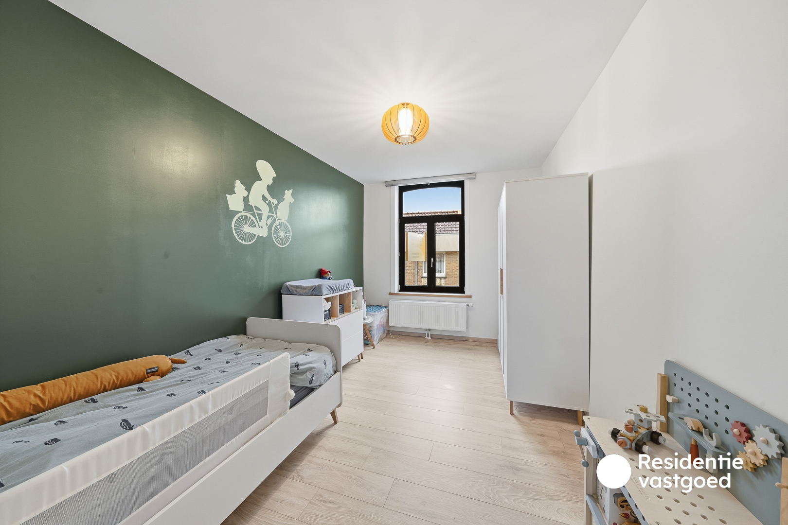 Karaktervolle en instapklare gezinswoning met vier slaapkamers 