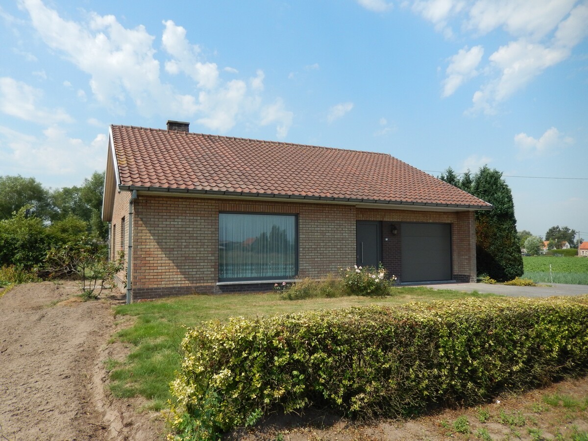 Instapklare landelijk gelegen alleenstaande woning 