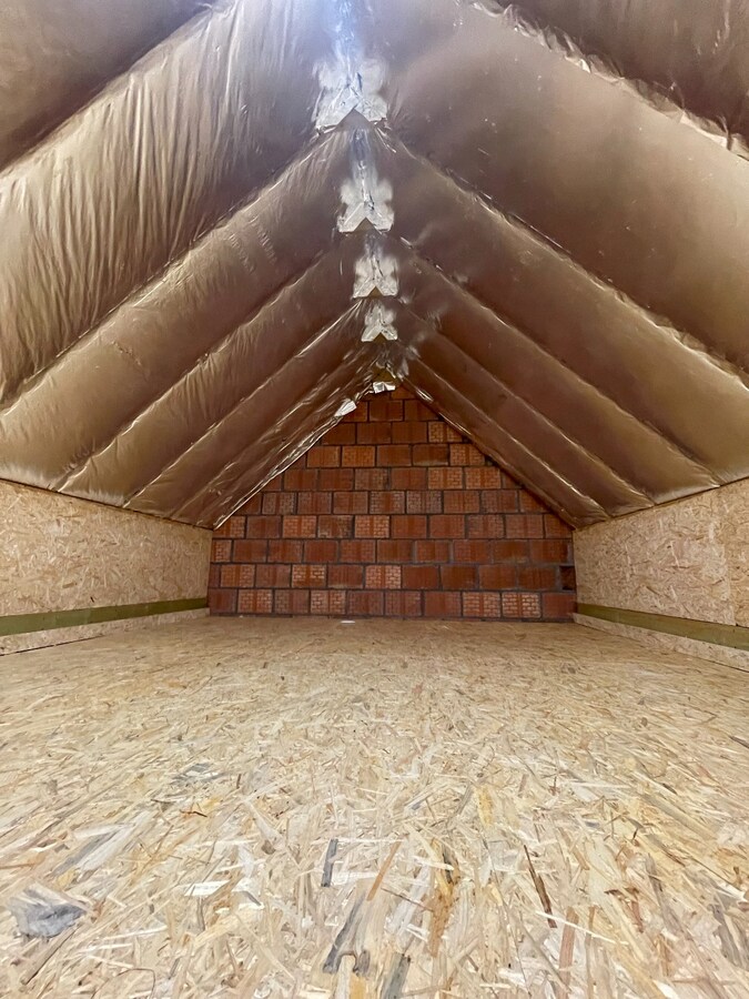 Verzorgde bel-etagewoning met 3 slpk, terras, patio  en garage nabij het centrum van As. 