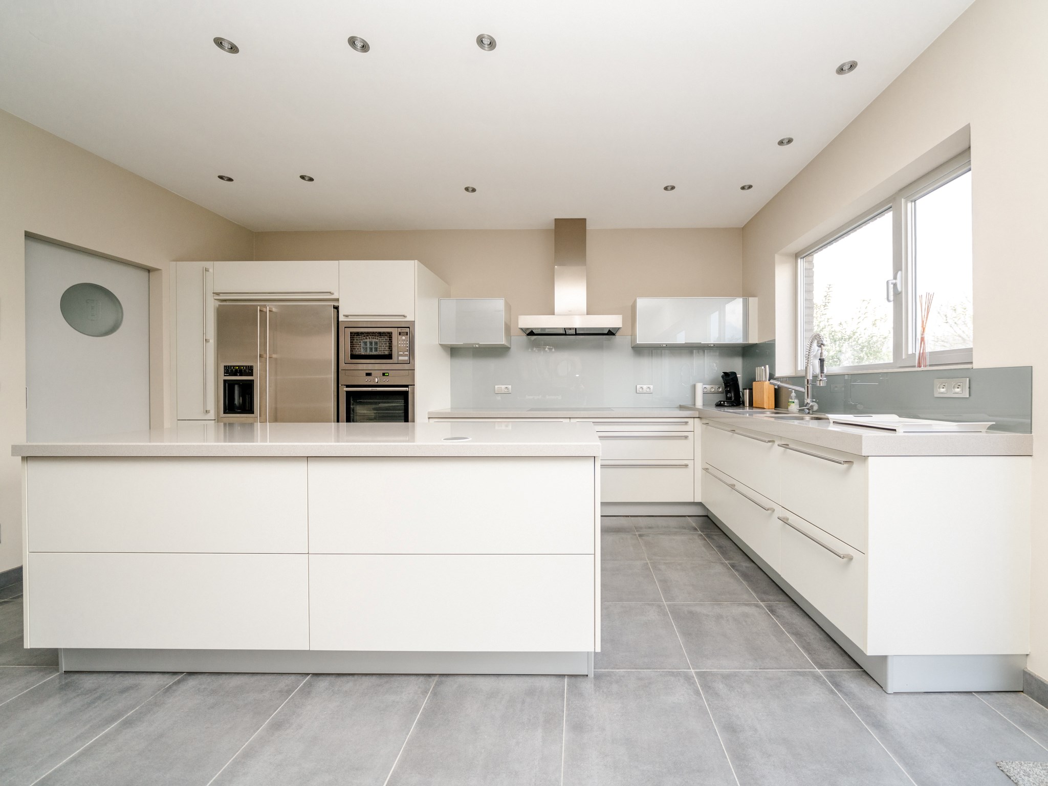 Moderne nieuwbouwvilla met zicht op groen 