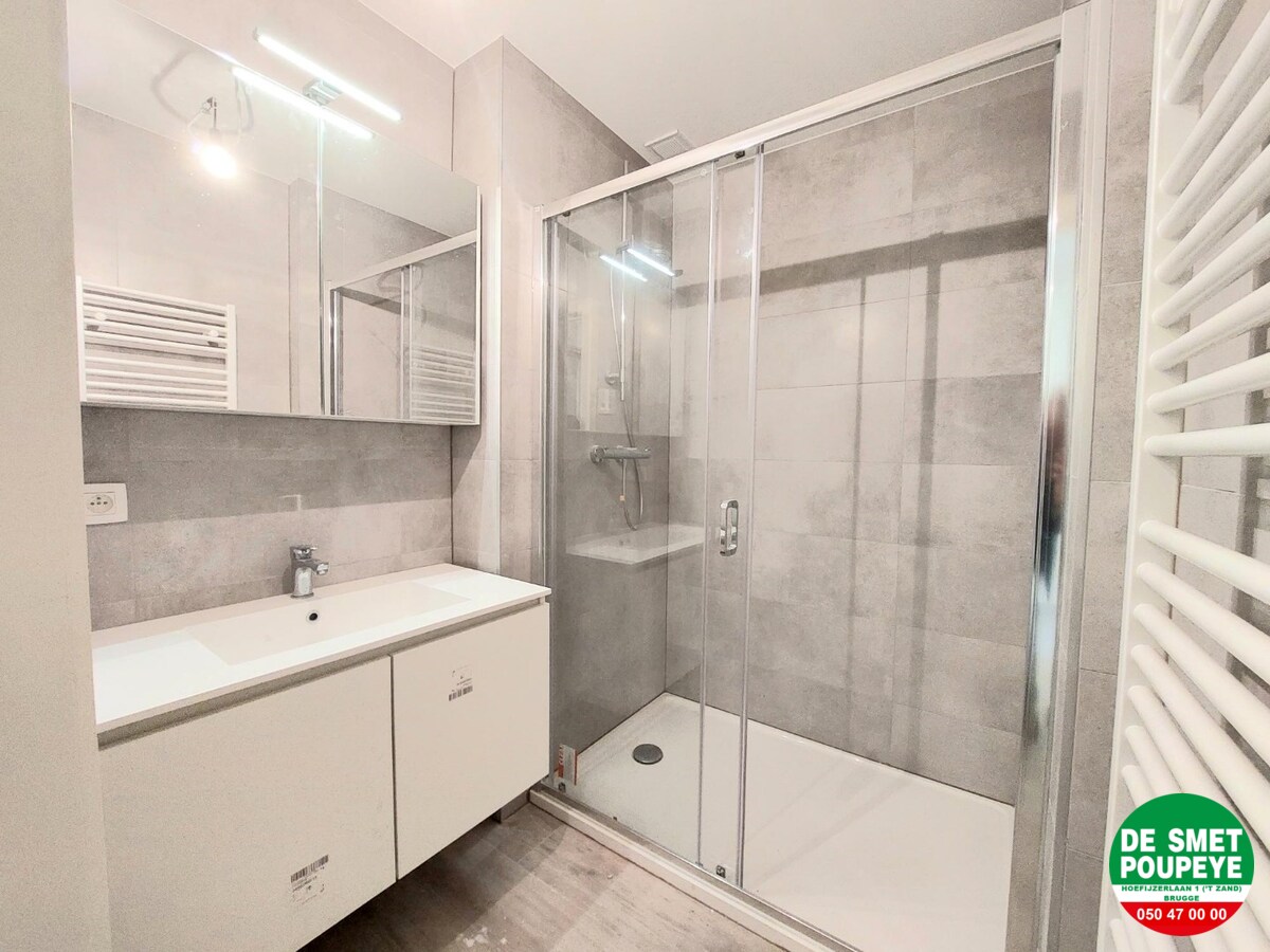 Vernieuwd gelijkvloersappartement 