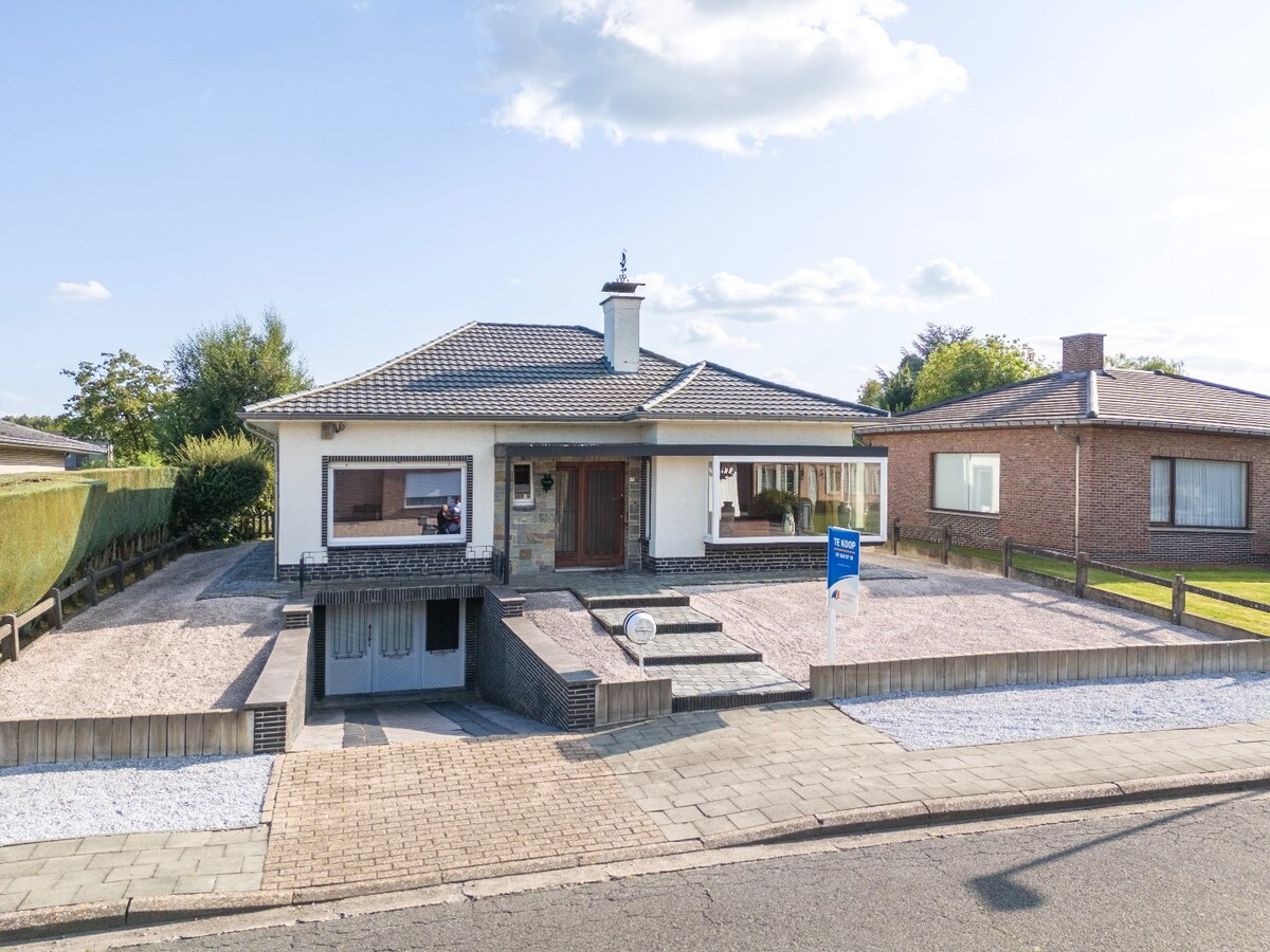 Charmante laagbouwwoning in rustige woonwijk te Hillegem 