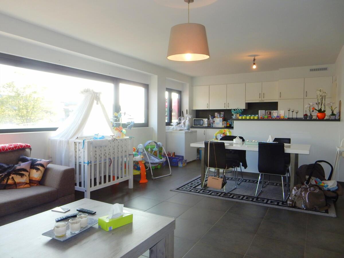 Vernieuwd appartement met 2 slaapkamers 