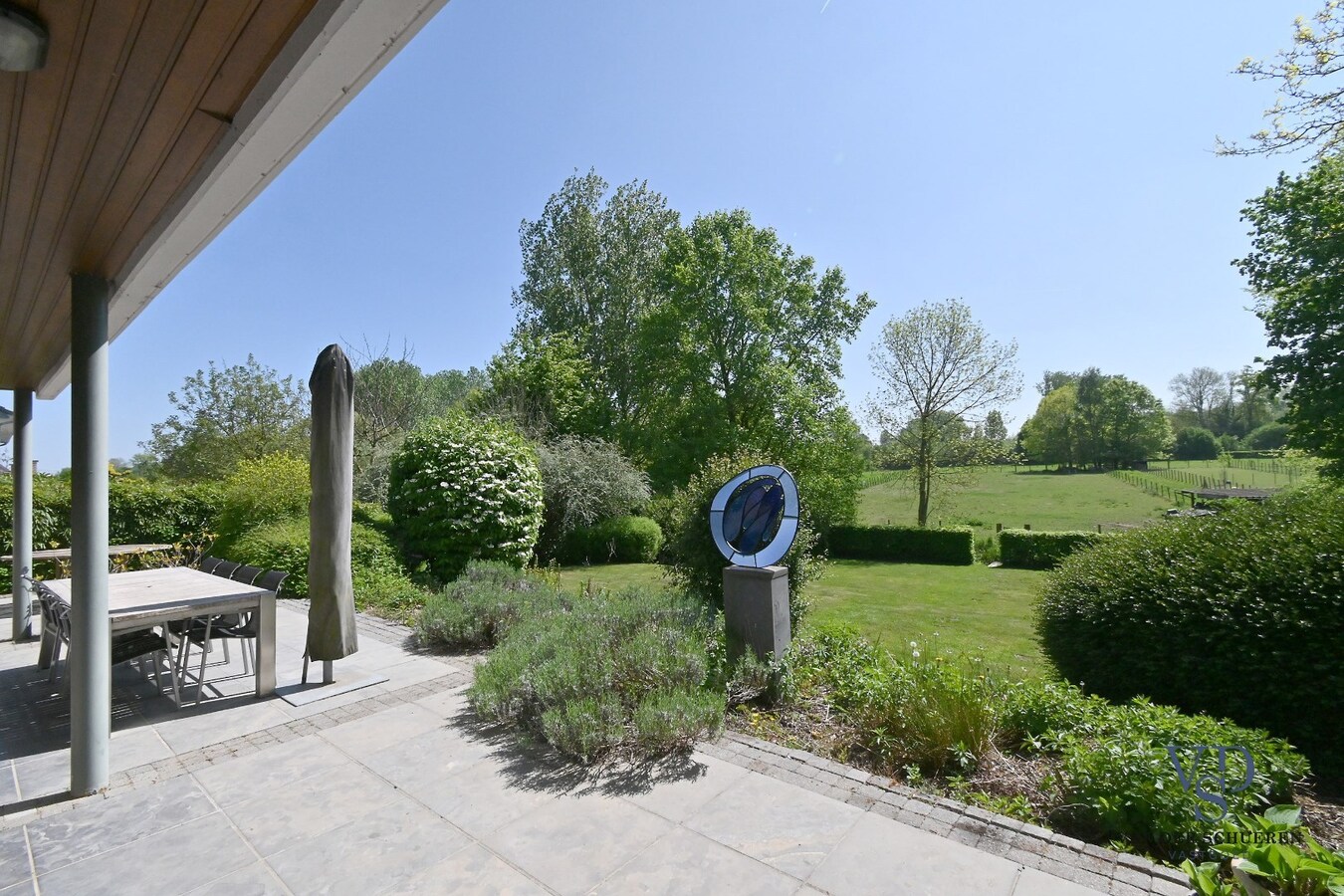 Exclusief en tijdloos wonen met exceptionele zichten. 