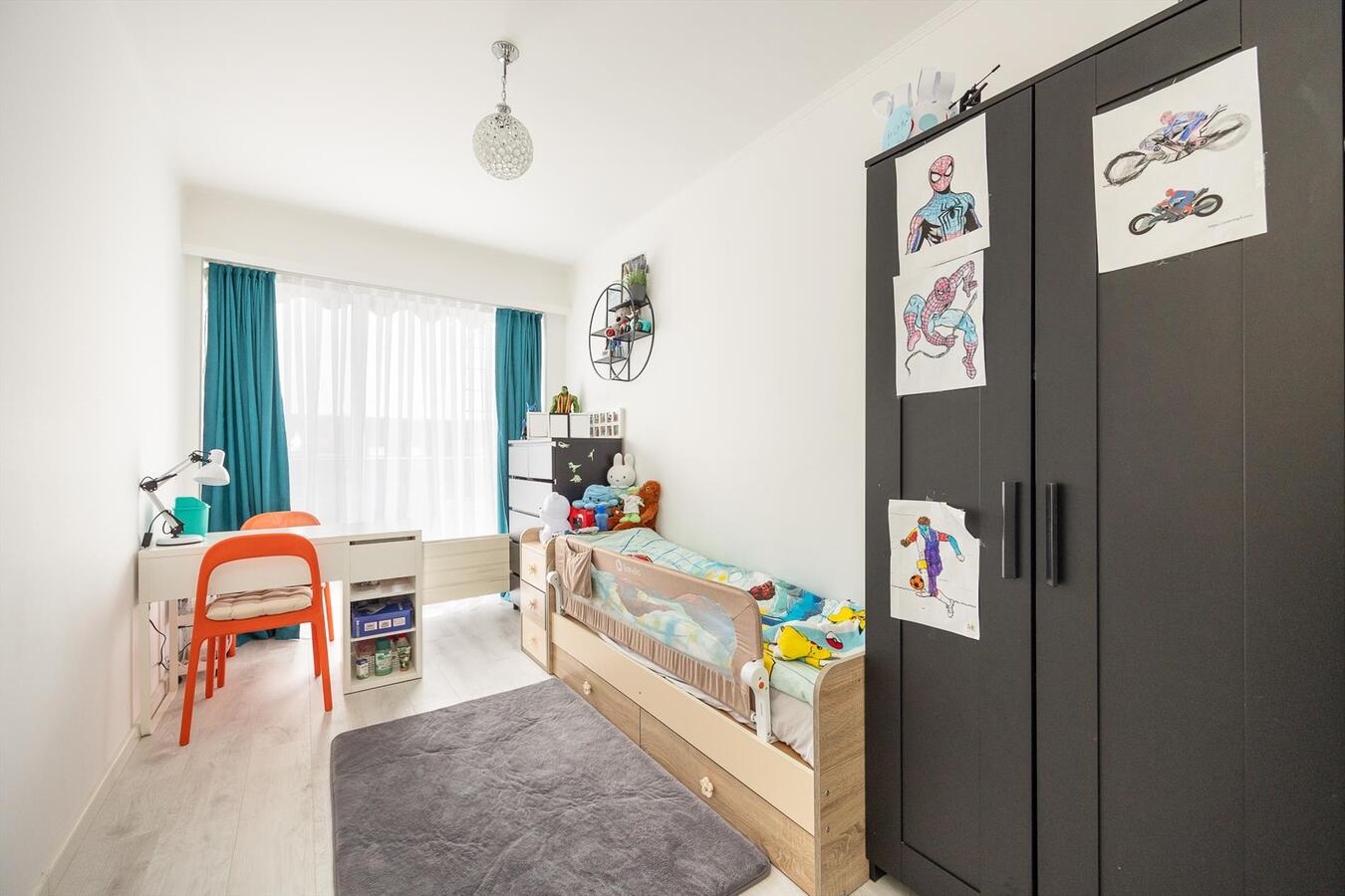 Gerenoveerd appt. met 2 tot 3 slpk en terras te Hoboken! 