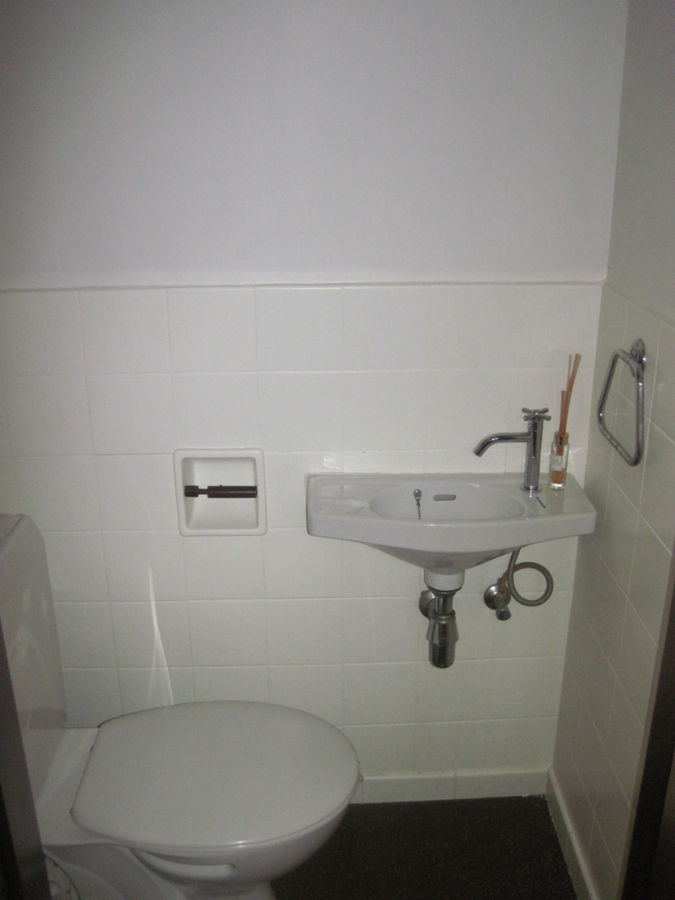 Lichtrijk, ruim 2-slp-appartement aan St-Anna-plein. 