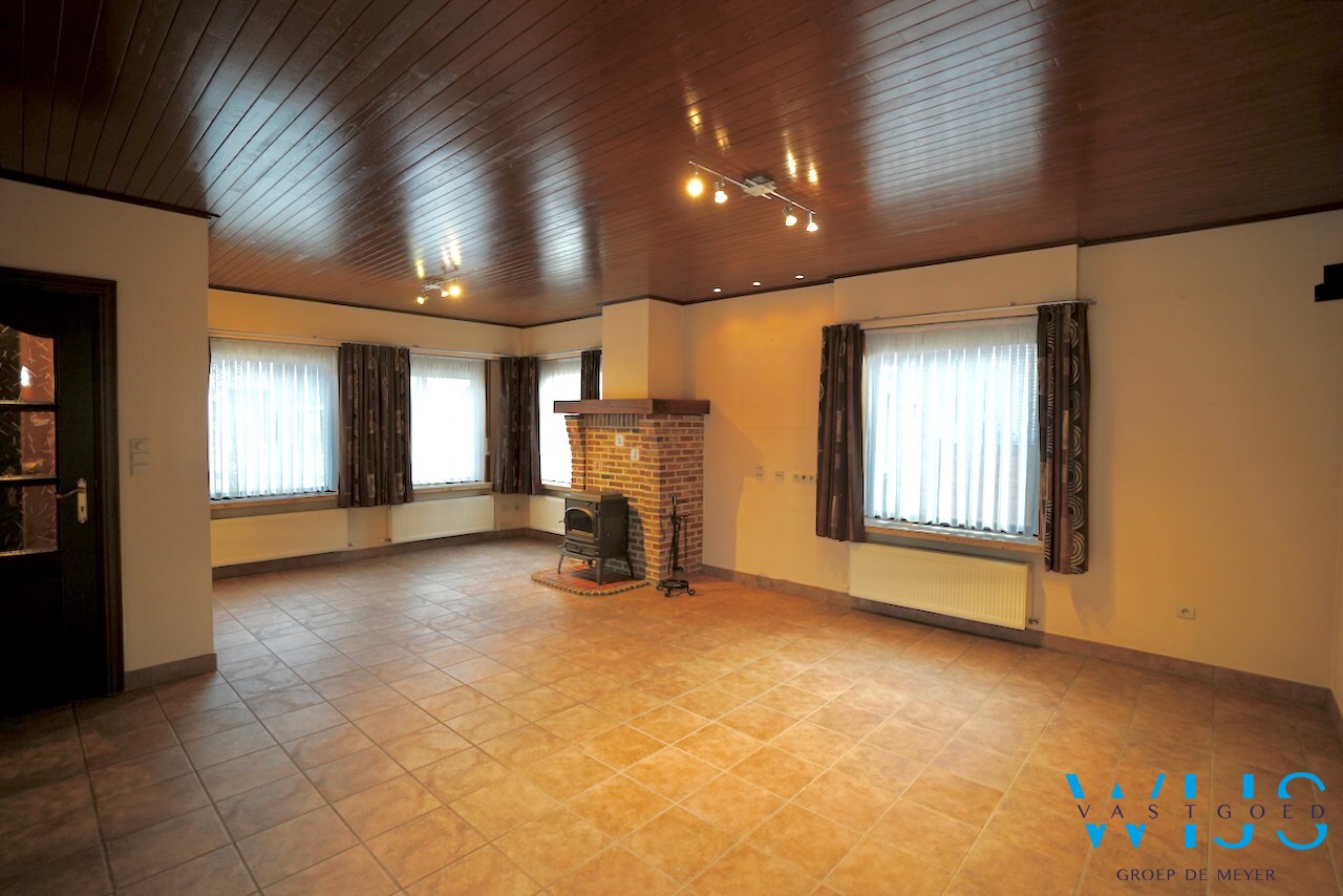 Super gezellig woonhuis met ruime garage te Boekhoute ! 