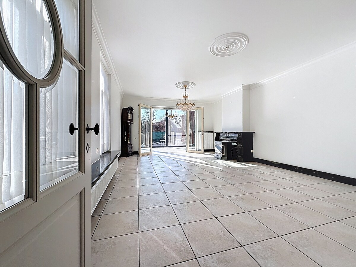 Ruime en instapklare HOB met zuidgerichte tuin te Bevegem 