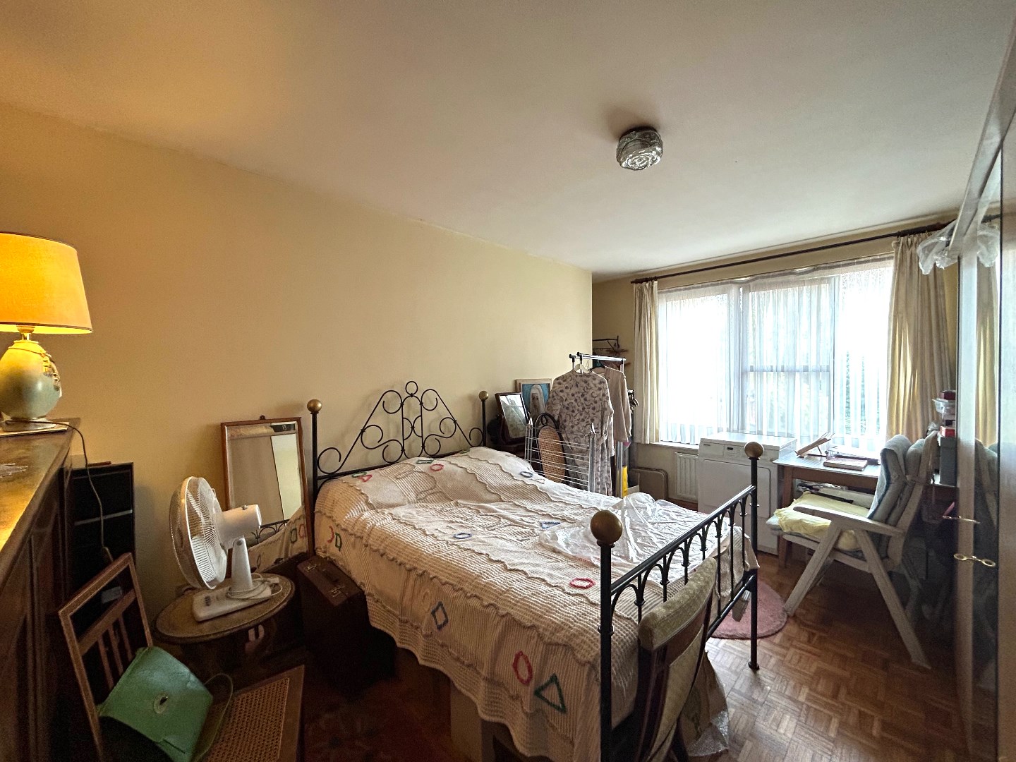 Opbrengsteigendom bestaande uit 1 handelsruimte met 3 bovengelegen appartementen 