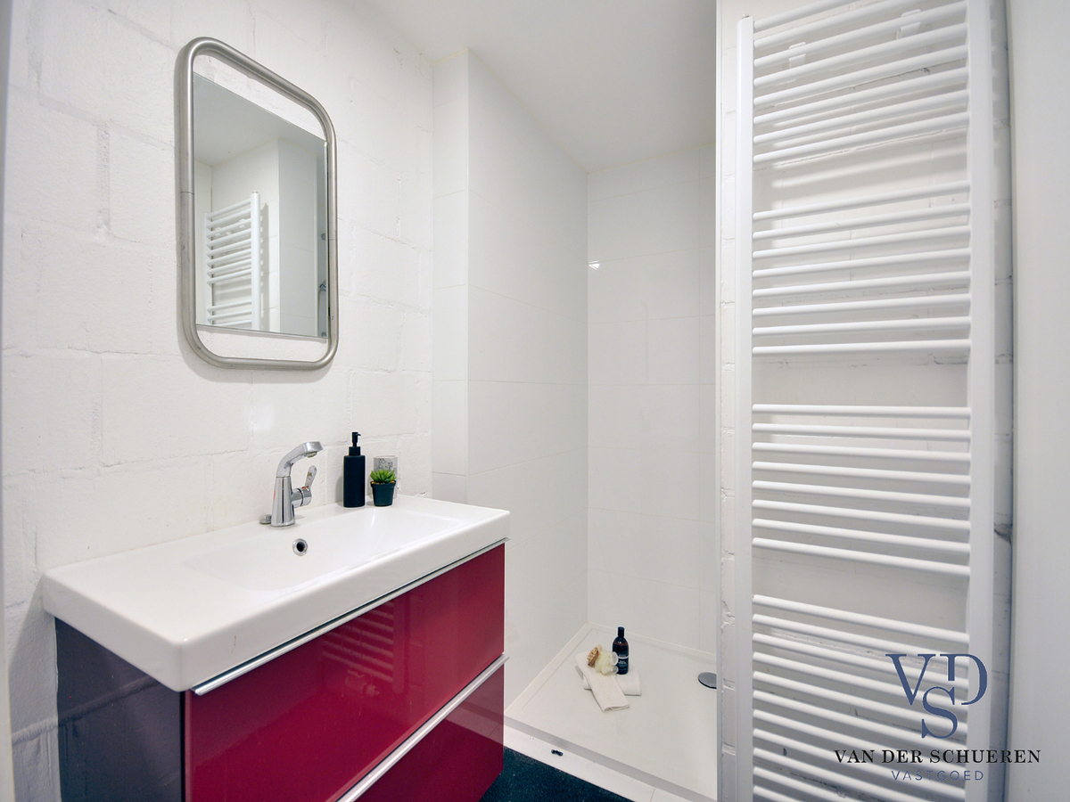 Eigentijdse loft voor wonen en werken. Opportuniteit als investeringspand ! 