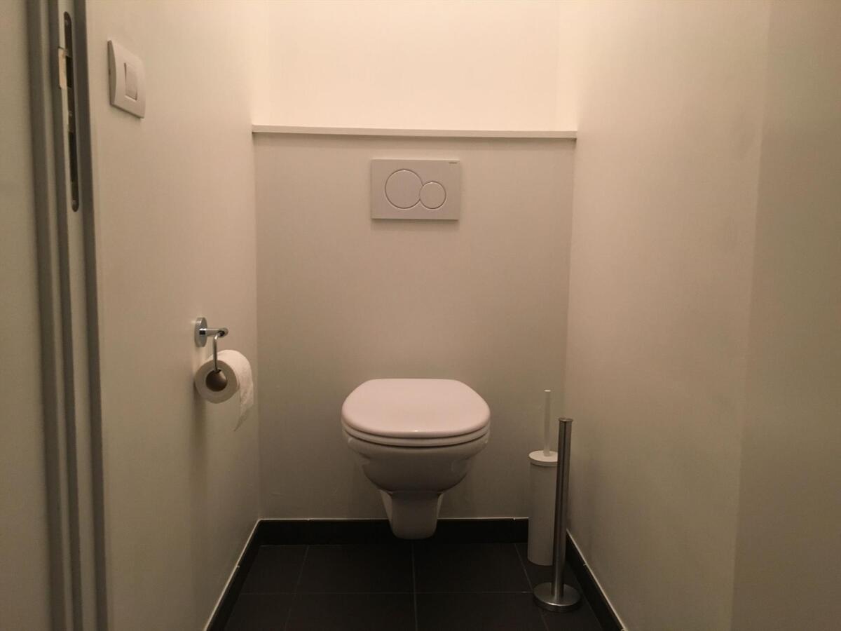 Multi-funktioneel gelijkvloers appartement. Optimale commerciële ligging ! 