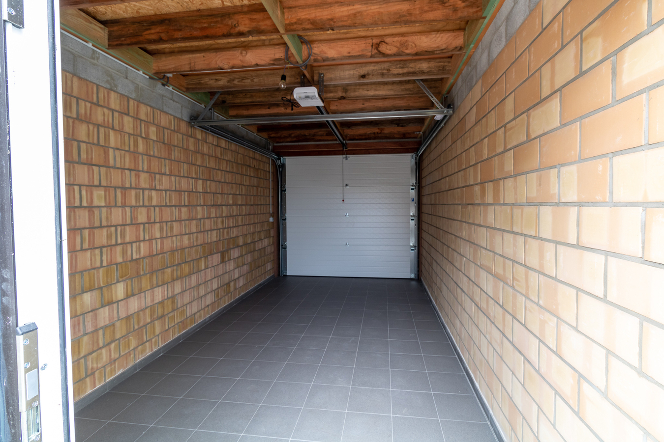 LICHTRIJKE MODERNE HALFOPEN NIEUWBOUWWONING TE OOSTDUINKERKE 