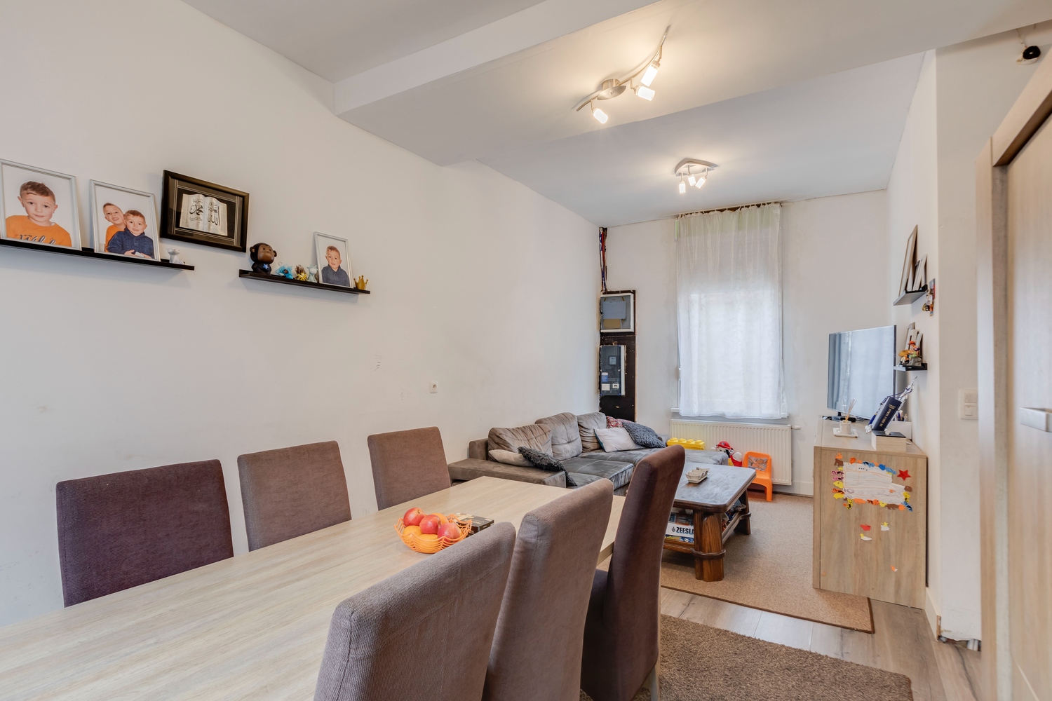 Gerenoveerde rijwoning op centraal maar rustige locatie! 