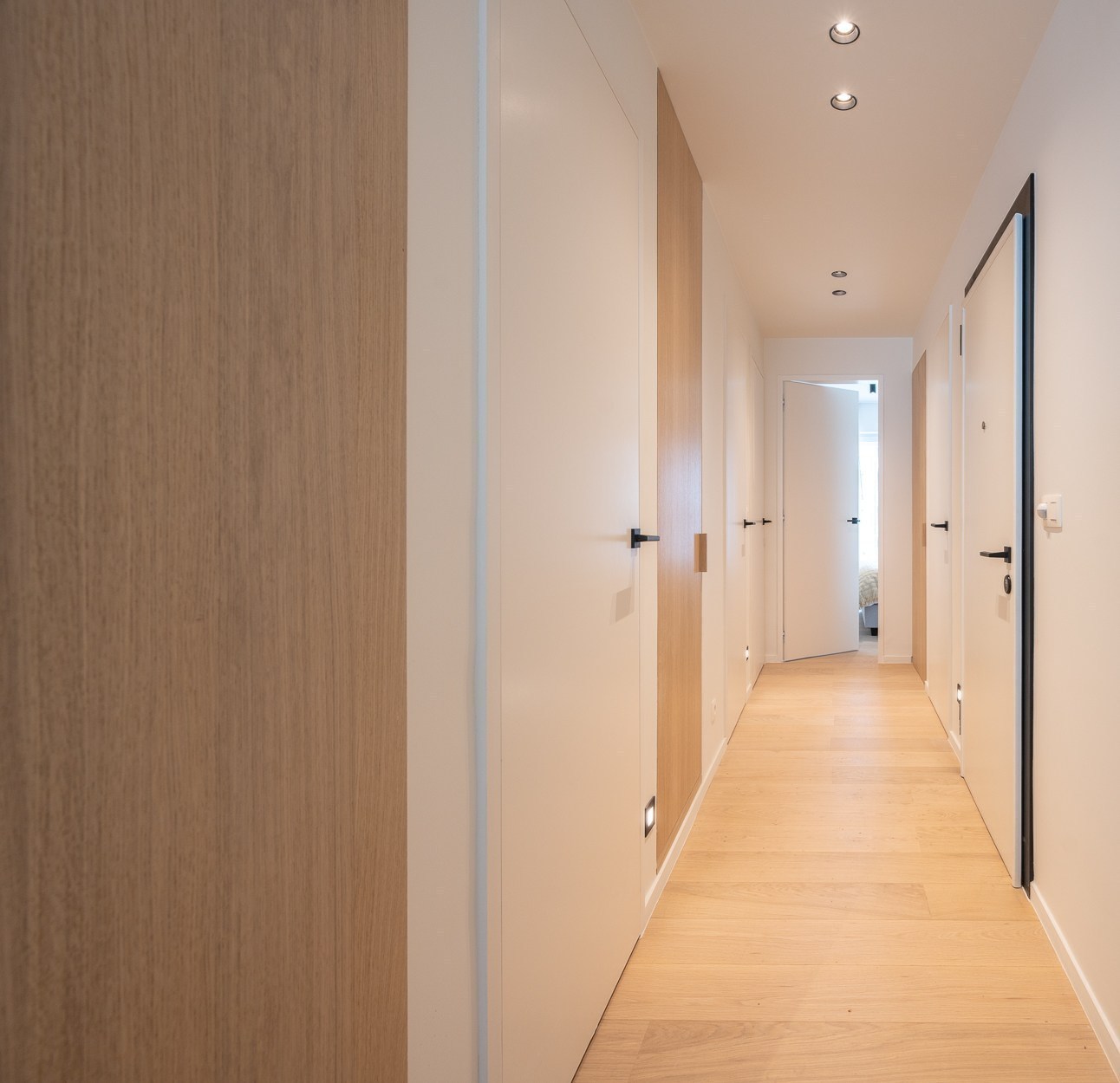 Magnifique appartement rénové de 3 chambres à coucher près de l'avenue Lippens à Knokke. Disposition : 