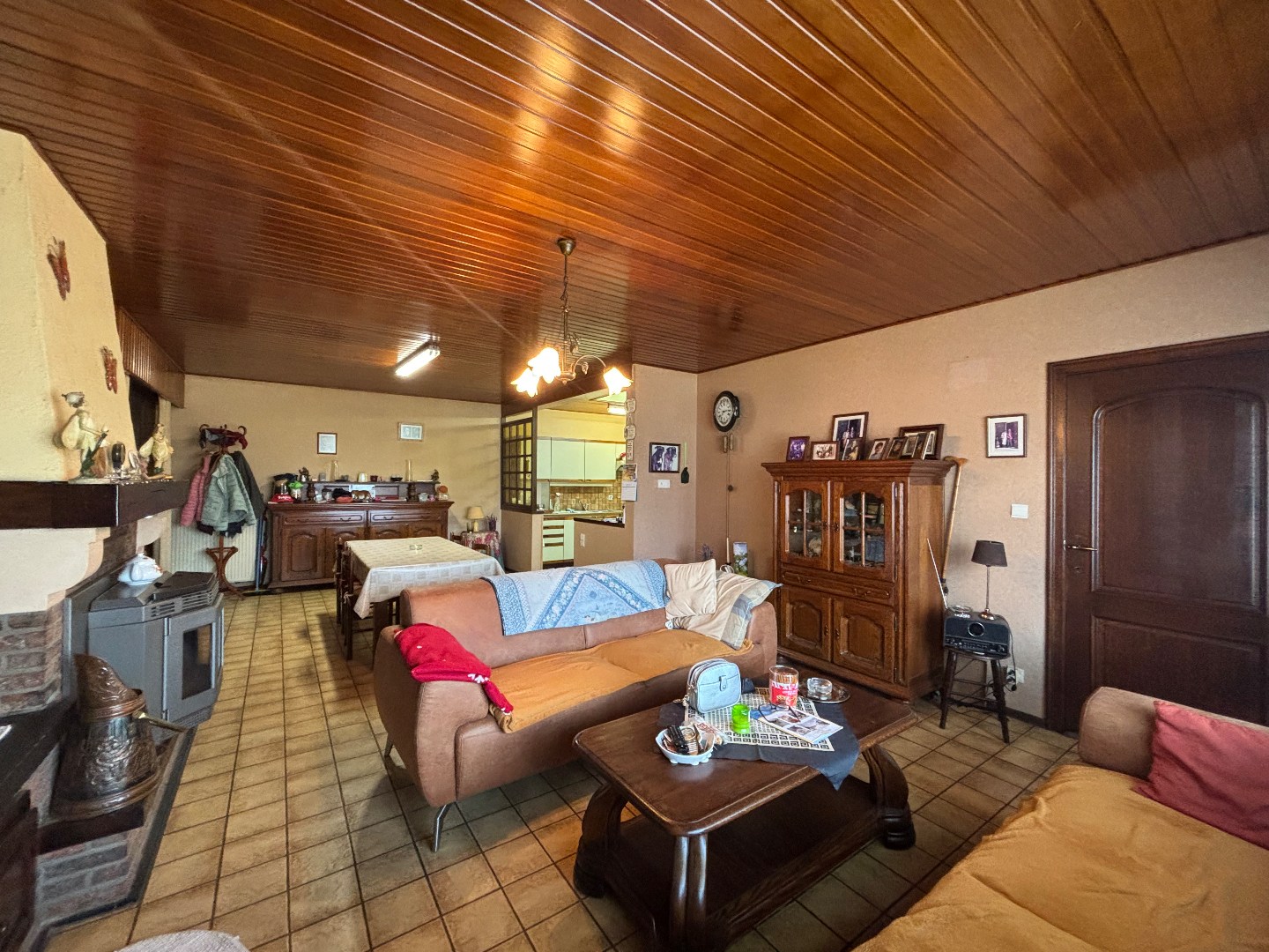 Gelijkvloerse woning met 2 slpk., garage en carport nabij centrum Mol 