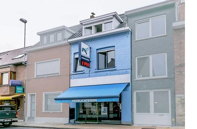 Handelspand met woonst in het hartje van Eernegem.