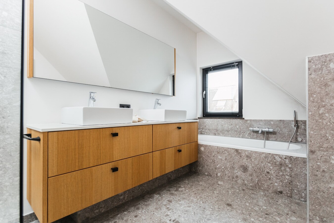 Luxueuze, energiezuinige woning 235 m² met 4 slaapkamers en 2 badkamers 