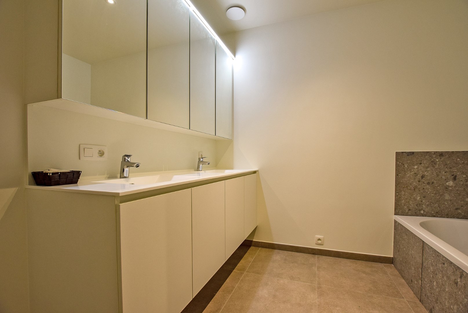 Ruim 2-slaapkamerappartement (129m²) te Leke (Diksmuide). 