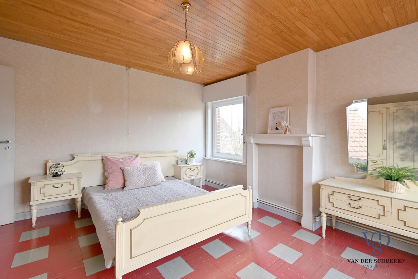 Half Open gezinswoning met potentieel 