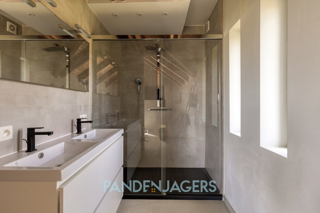 Exclusieve villa op uitzonderlijk perceel van 10.804 m² te Berlaar 