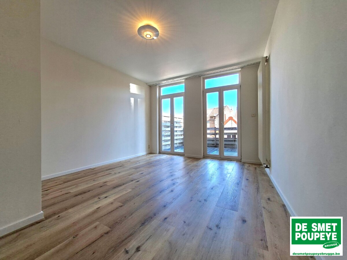 Ruim triplex appartement met 2 terrassen 