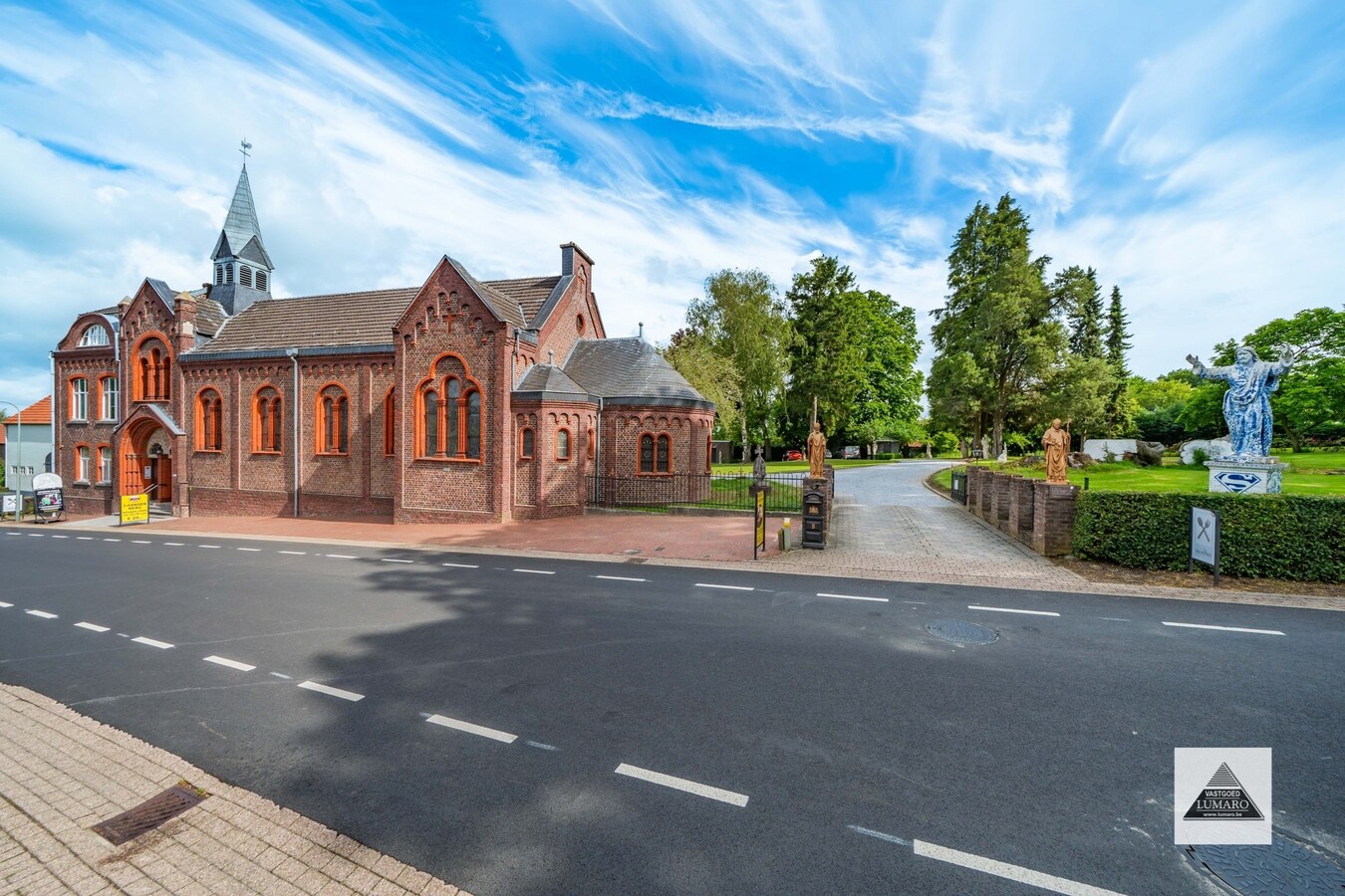 VAALS - Nederland: Monumentaal landgoed met landhuis, kapel en horecapaviljoen. 