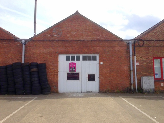 Ruime loods te huur in het Vlamingveld te Jabbeke 